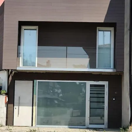 Flat 1 * Verona